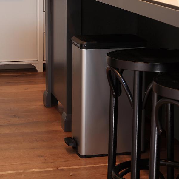 https://www.containerstore.com/catalogimages/402729/10076860-Deco-Slim-Bin-Step-On-40L-V.jpg?width=600&height=600&align=center