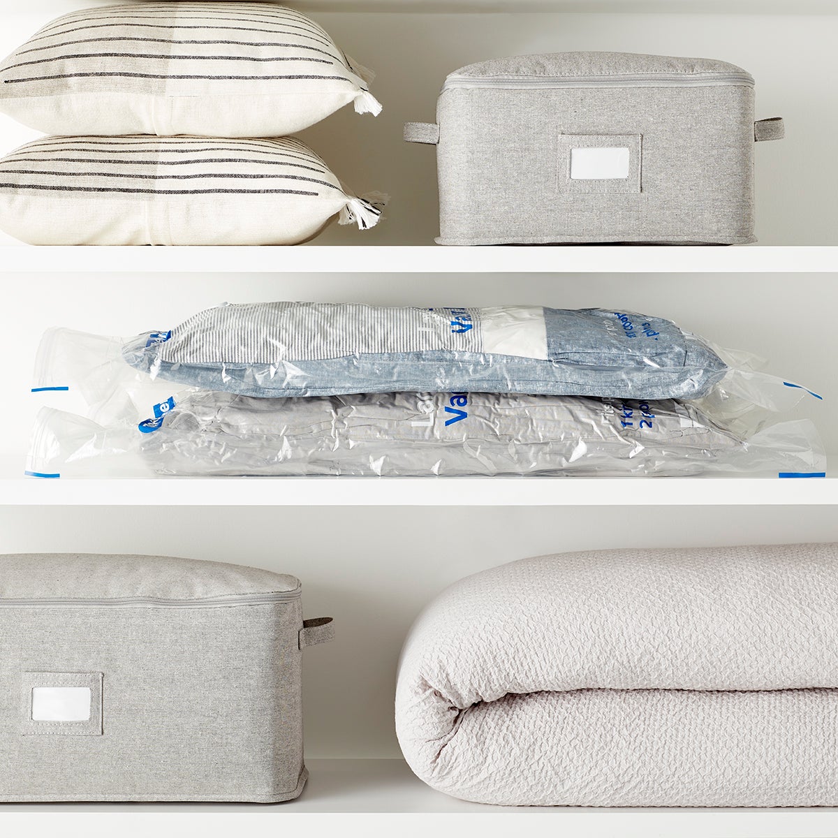 Can Pillows Be Stored in Vacuum Storage Bags?