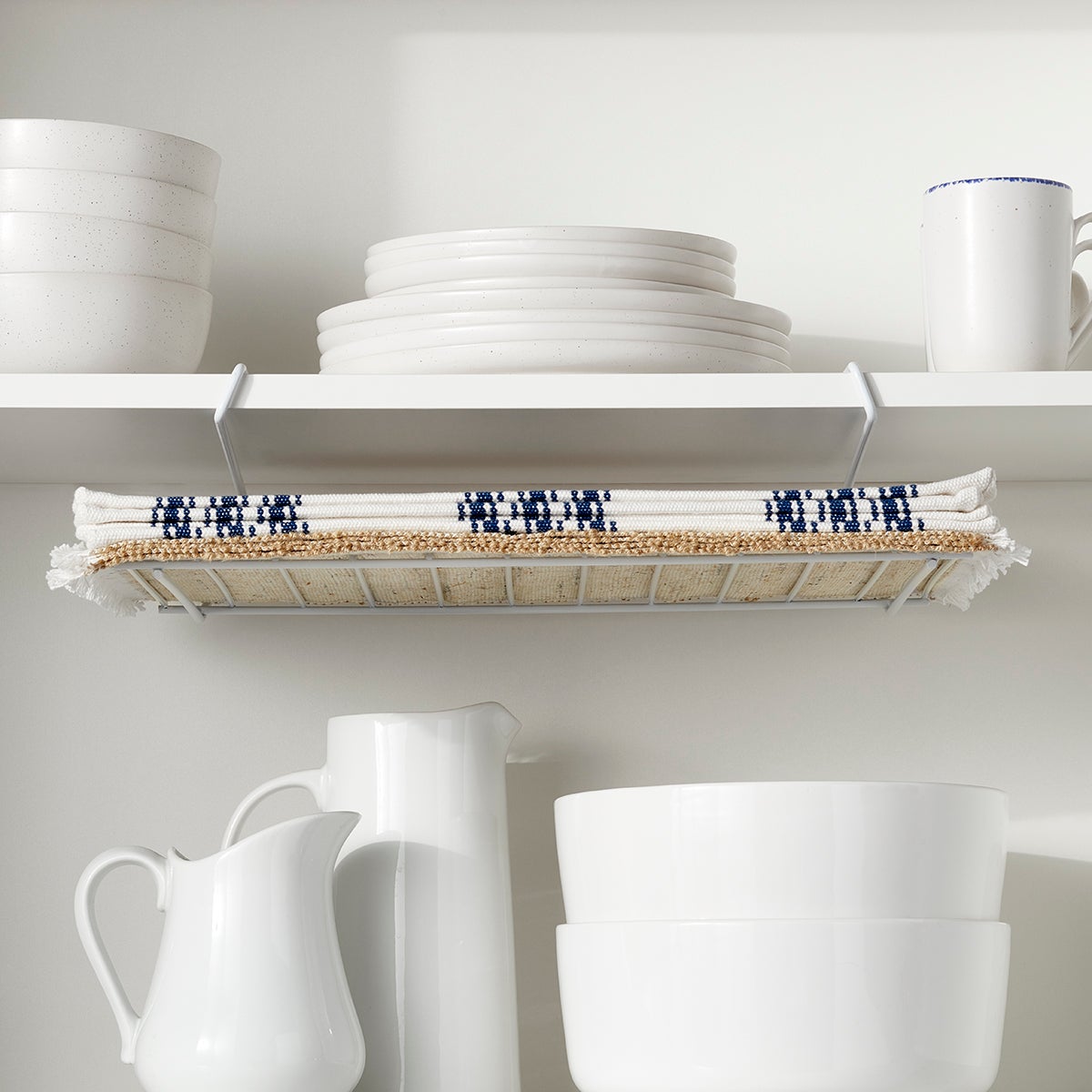 Een goede vriend radar Hertogin White Undershelf Placemat Holder | The Container Store