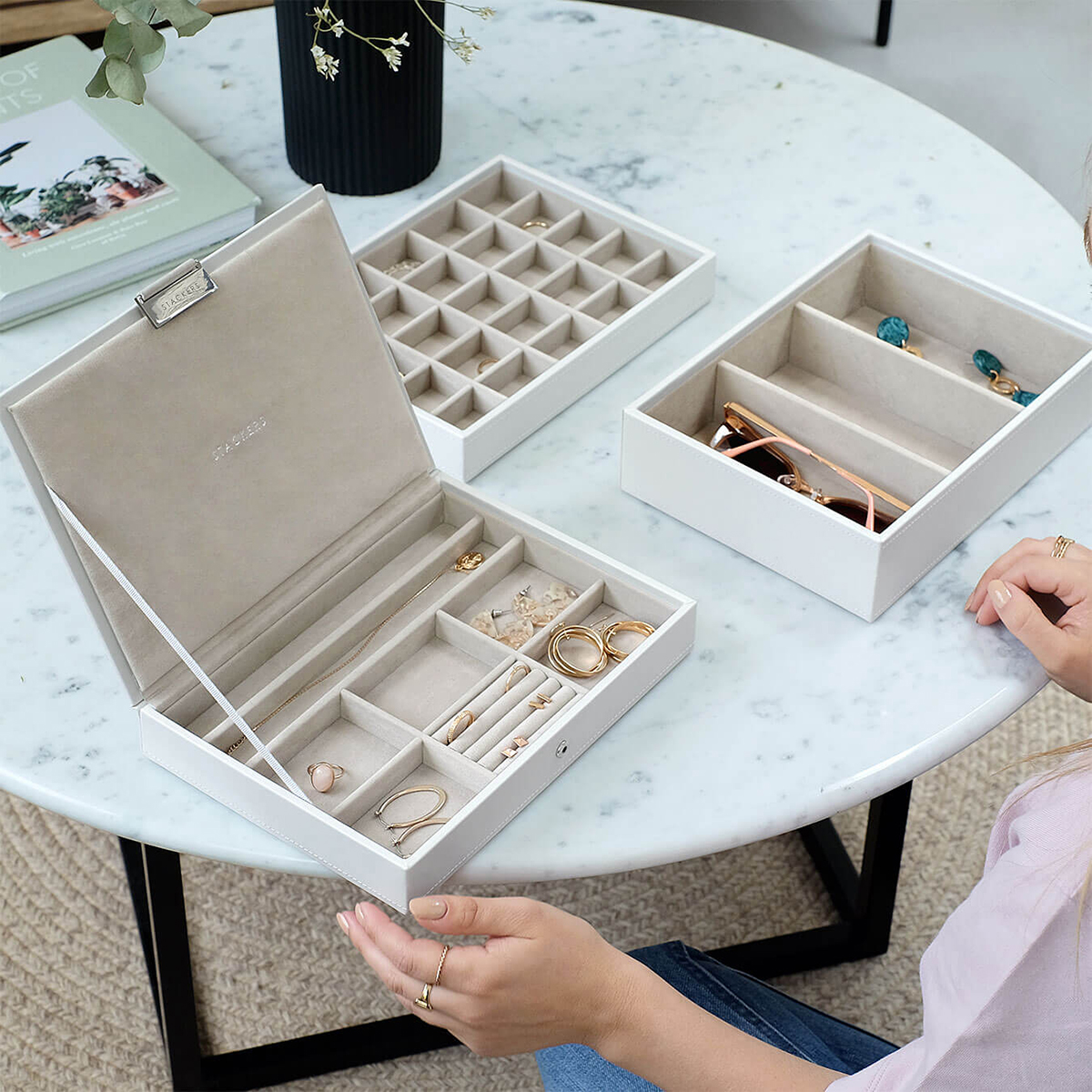 Jewelry Organizer – Elegant and Refined Travel Jewelry Case for Rings,  Necklaces, Earrings –Simple Jewelry Organizer Box for Women– Black -  Walmart.com