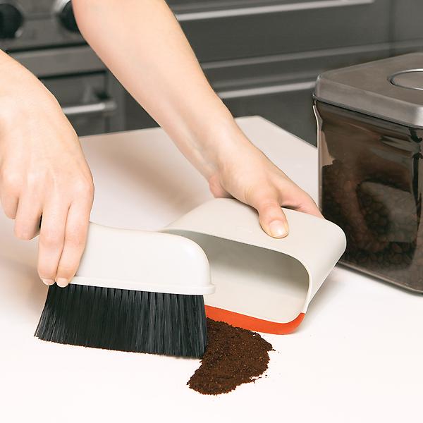 Good Grips Dust Pan and Brush by OXO OXO1334480