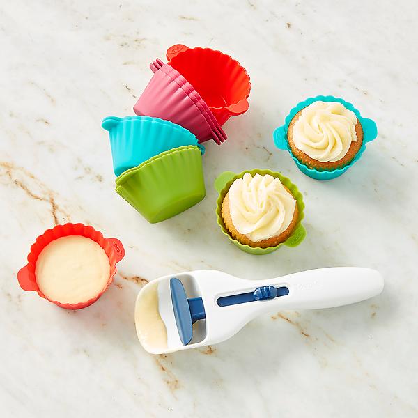 https://www.containerstore.com/catalogimages/431925/HL_21_Cupcake_scoop.jpg?width=600&height=600&align=center