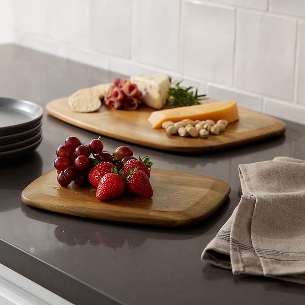 https://www.containerstore.com/catalogimages/454730/10089890_Acacia_cutting_boards_set-o.jpg?width=600&height=600&align=center