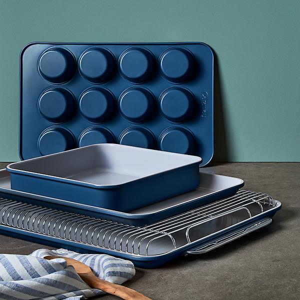 https://www.containerstore.com/catalogimages/471925/10091979-Full-Bakeware-Set-Kitchen-H.jpg?width=600&height=600&align=center
