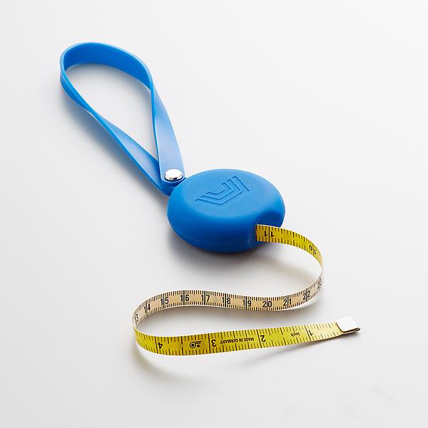 https://www.containerstore.com/catalogimages/476576/10091610-TCS-5ft-retractable-measuri.jpg?width=600&height=600&align=center