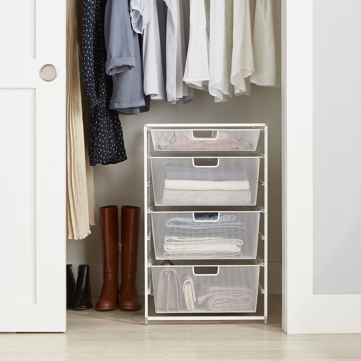 https://www.containerstore.com/catalogimages/494899/EL_10037598_med_7_runner_white_close.jpg