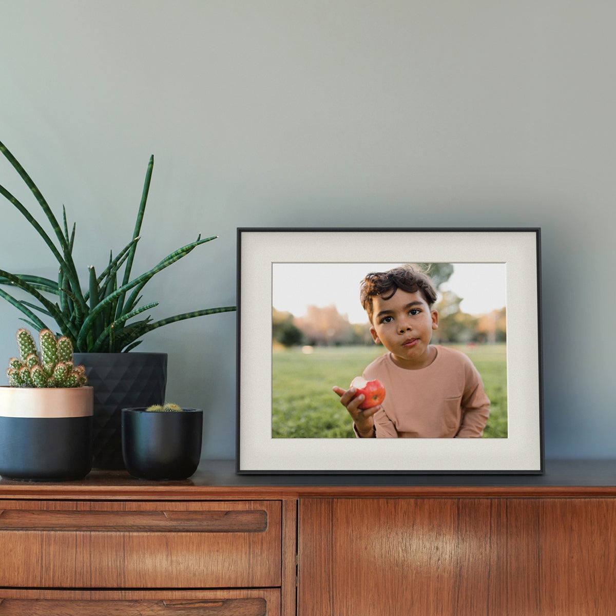 Aura Walden 15" Digital Picture Frame