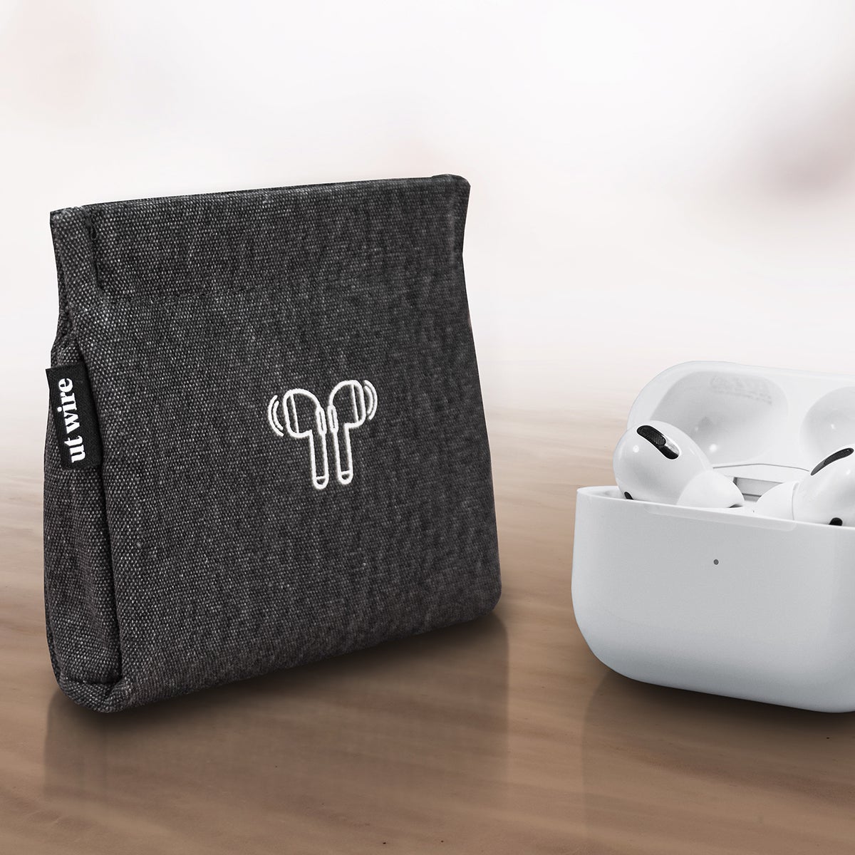 ★Bandolier★AIRPODS POUCH - Clip-On Pouch★Grey/Silver Avery AirPods Clip-On Pouch - Grey/Silver – Bandolier