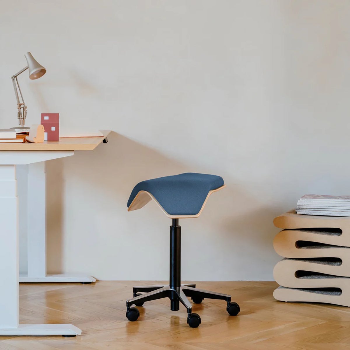 Iloa cheap saddle chair