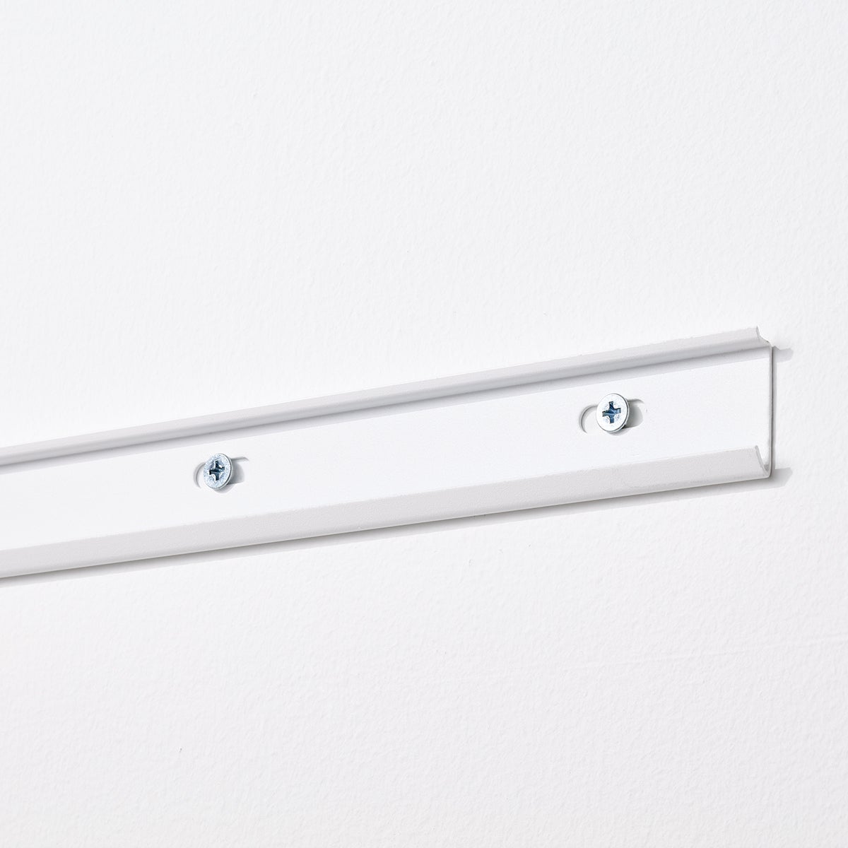 Decor Plus by Elfa Matte White Top Track