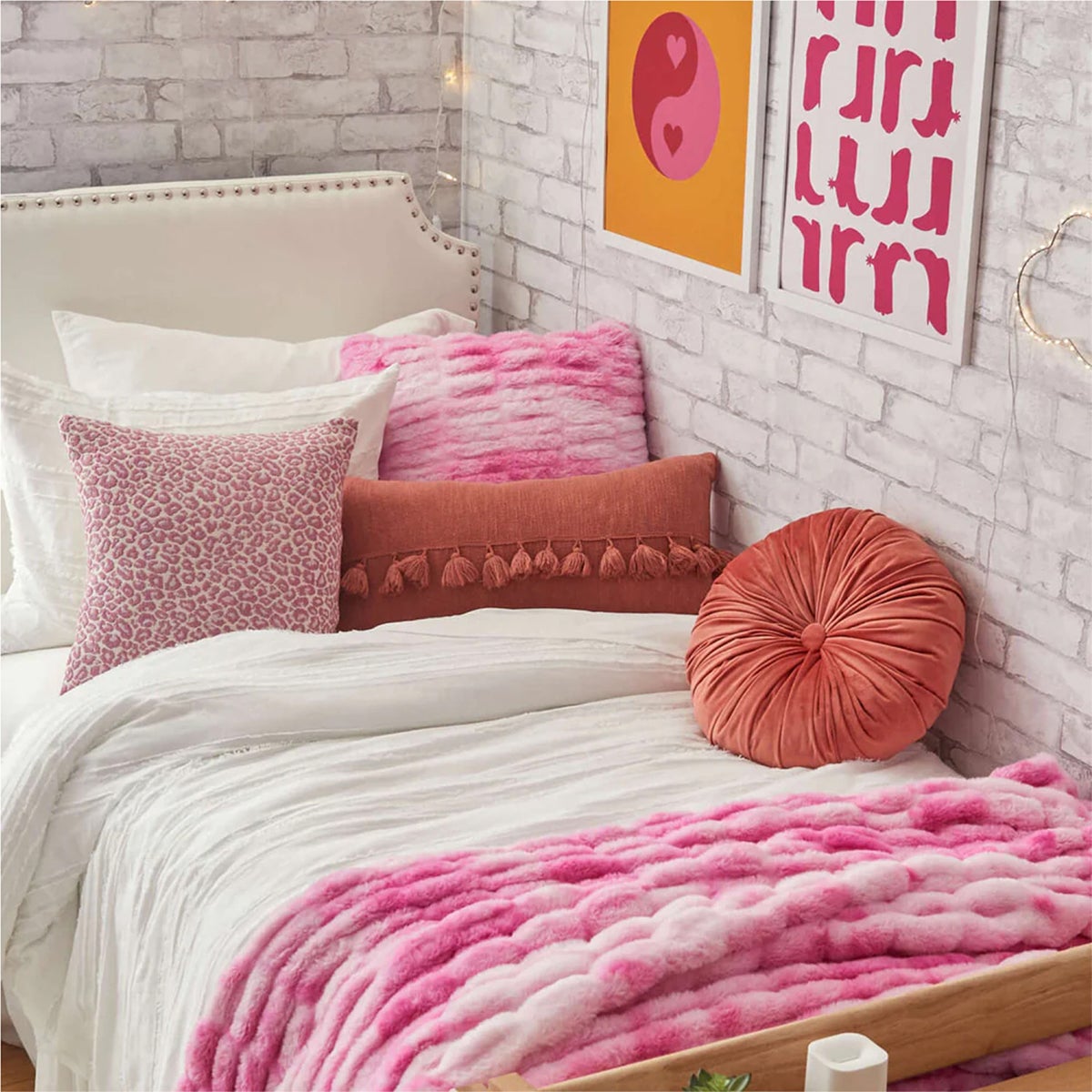 Dormify pillows store