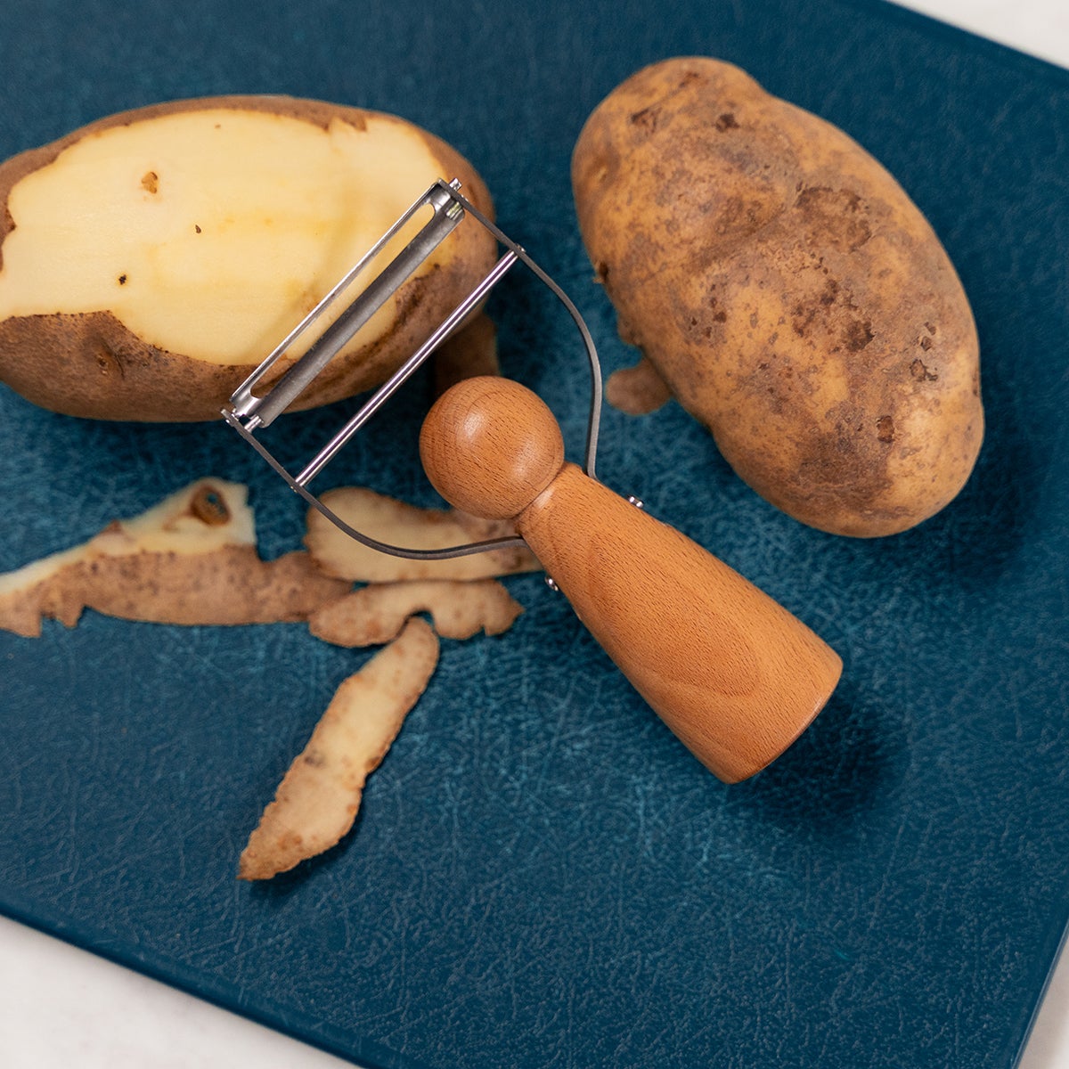 Kikkerland Mr. Peel Vegetable Peeler - Thumbnail 4