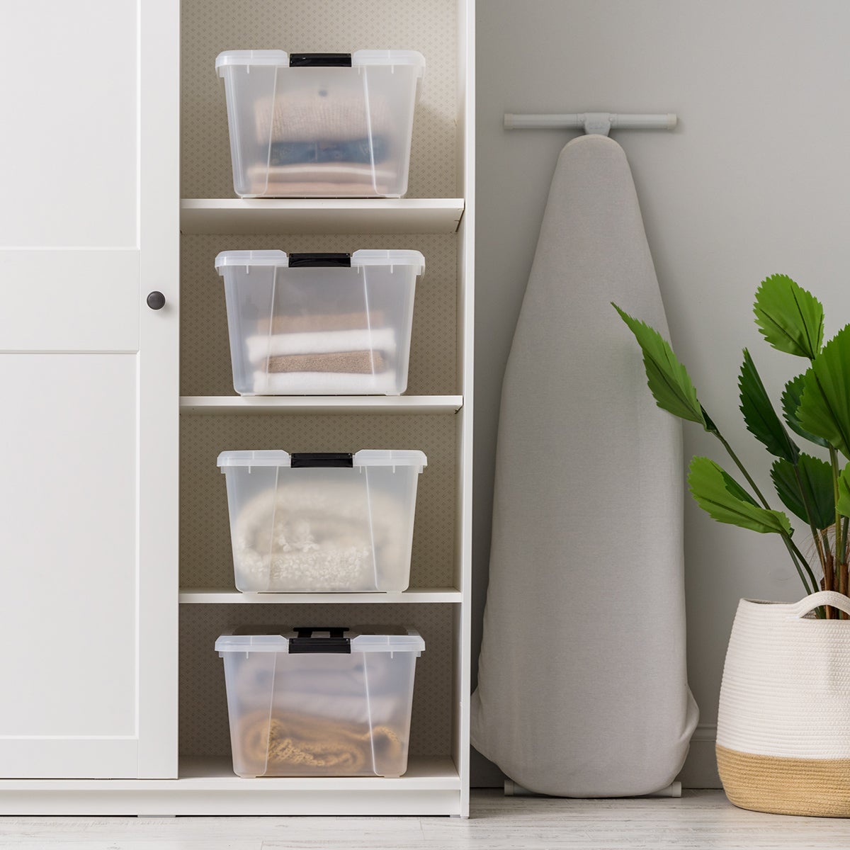 アイリスクォーツ Iris 45 qt Storage Tote | The Container Store