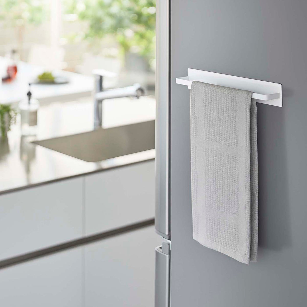 Yamazaki Home Magnetic Kitchen Towel Hanger - Thumbnail 2